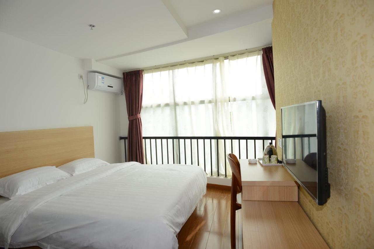 Huifeng Hotel Шанхай Екстериор снимка