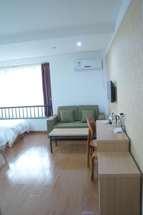 Huifeng Hotel Шанхай Екстериор снимка