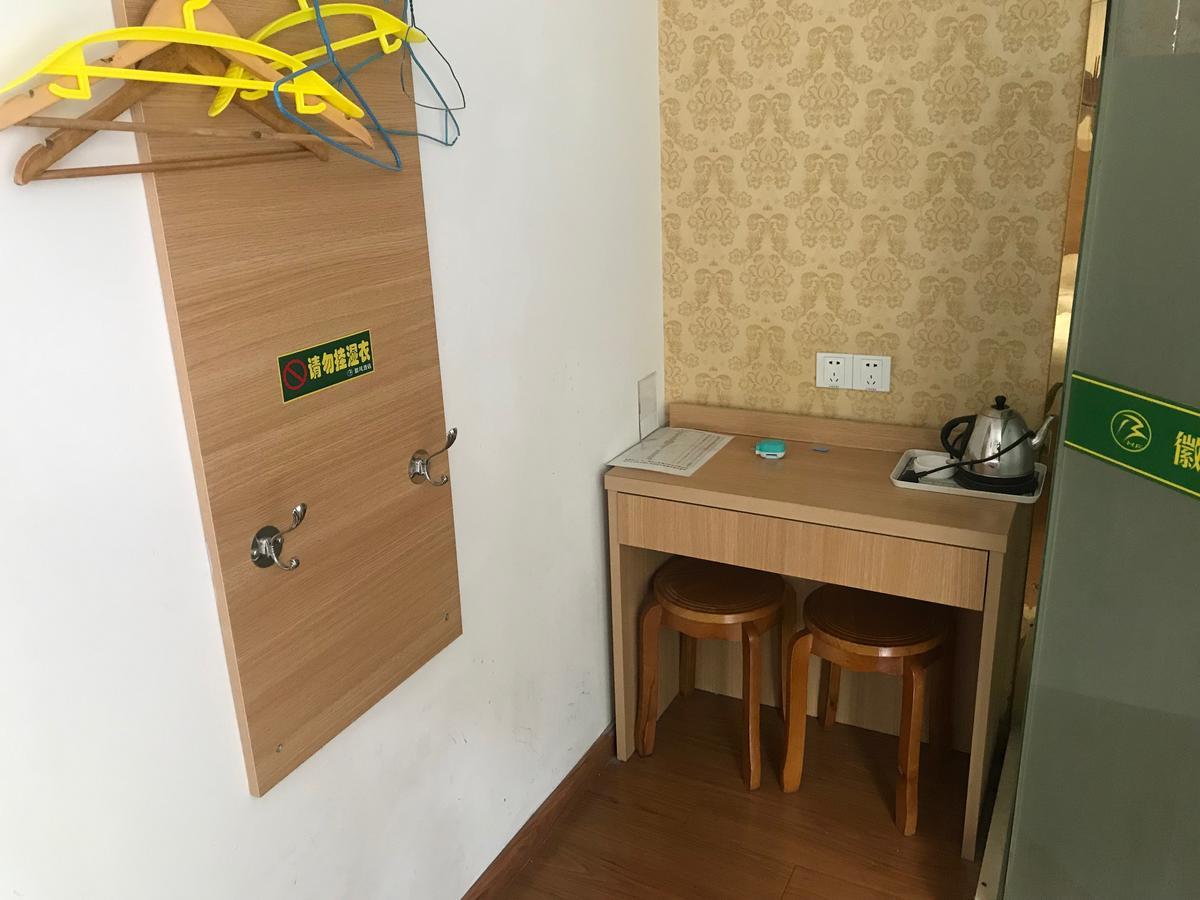 Huifeng Hotel Шанхай Екстериор снимка